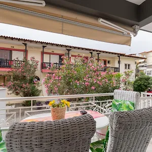 https://family-inn-apartments.hotelschalkidiki.net